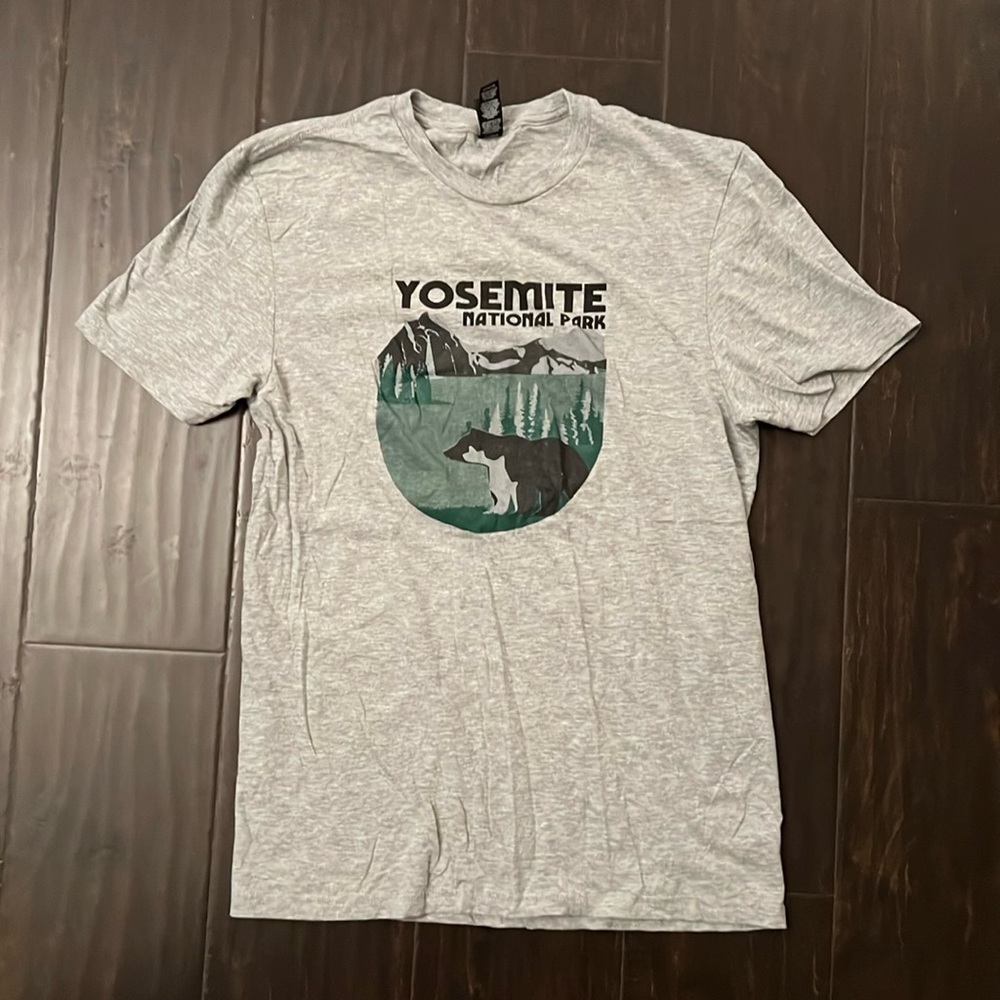 District Yosemite Men’s Small T-shirt